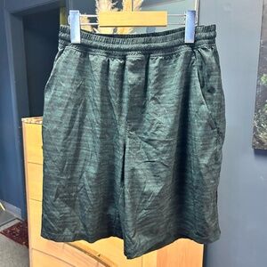 Lululemon Shorts Mens Green Geometric Pace Breaker 9” Lined Athletic Gym | M-L
